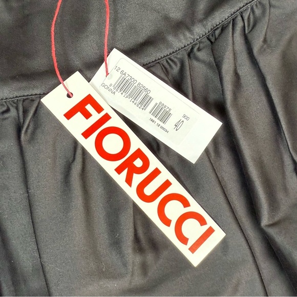 Fiorucci NOS (Deadstock) Vintage Black Mini Skirt with Playful Petal Hem Size 6 - Picture 8 of 12